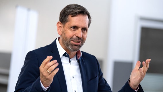 Der  Umweltminister von Niedersachsen Olaf Lies (SPD). © dpa Foto: Sina Schuldt