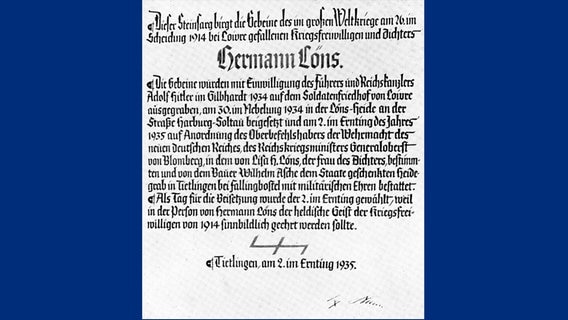 Ein Zettel ist mit altdeutscher Schrift beschrieben worden. Der Name "Hermann Löns" ist gut lesbar. © Wolfgang Brandes 