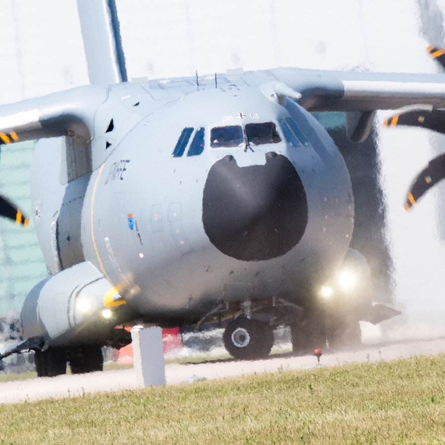 Ein A400M-Transportflugzeug steht am Fliegerhorst der Bundeswehr in Wunstorf. © picture alliance / dpa | Julian Stratenschulte Foto: Julian Stratenschulte