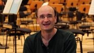 Andrew Manze, Chefdirigent der NDR Radiophilharmonie. © NDR Foto: Eric Klitzke