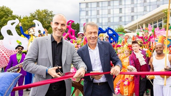 Belit Onay und Hans Christian Nolte eröffnen das Maschseefest 2023 in Hannover. Belit Onay und Hans Christian Nolte eröffnen das Maschseefest 2023 in Hannover. © Kevin Münkel