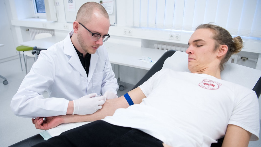 Medizinstudenten Geld für Praktikum beim Hausarzt NDR