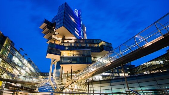 Die Zentrale der Norddeutschen Landesbank (NordLB) in Hannover. © dpa-Bildfunk Foto: Julian Stratenschulte