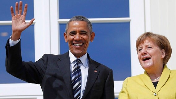Bundeskanzlerin Angela Merkel (CDU) empfängt US-Präsident Barack Obama  in den Herrenhäuser Gärten in Hannover. © dpa - Bildfunk Foto: Kai Pfaffenbach