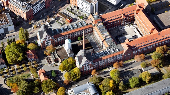Im Pelikan-Viertel, dem ehemaligen Produktions- und Verwaltungsgebäude des Schreibwarenherstellers Pelikan, sind heute Büros und Wohnungen. © dpa 