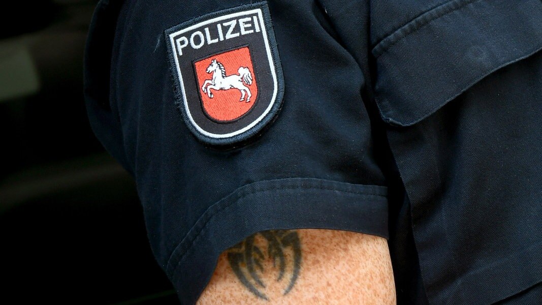 PolizistenTattoos bleiben unsichtbar vorerst NDR.de Nachrichten