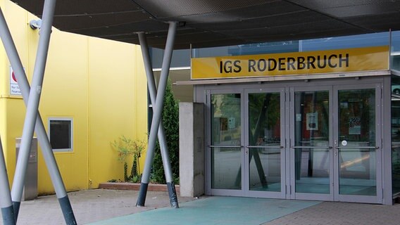 Der Eingang der IGS Roderbruch. © NDR Foto: Eric Klitzke