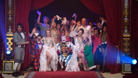 Die aktuelle Besetzung des Circus Roncalli. © Circus Roncalli 