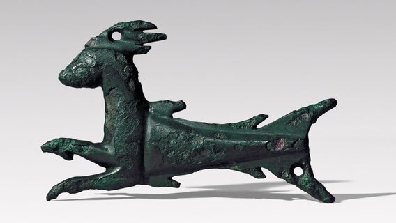 Römischer Beschlag in Form eines Mischwesens,Capricorn, Hedemünden, 1. Jh. n. Chr. © Landesmuseum Hannover 