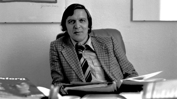 Gerhard Schröder am 14.10.1977 als neuer Juso-Chef. © picture alliance / ASSOCIATED PRESS | FRATZER Foto: FRATZER
