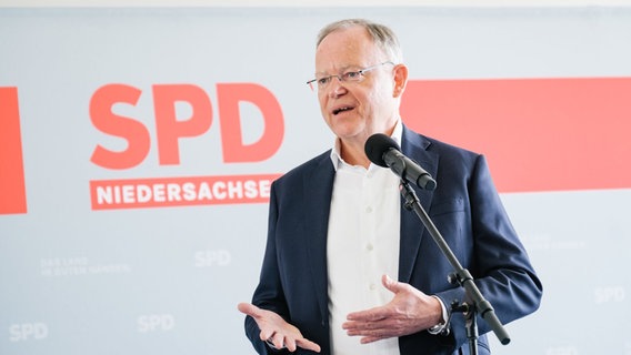 Stephan Weil (SPD), Ministerpräsident von Niedersachsen, spricht während der Vorstellung der Landtagswahlkampagne der niedersächsischen SPD im Bildungs- und Tagungszentrum Springe. © picture alliance/dpa | Ole Spata Foto: Ole Spata