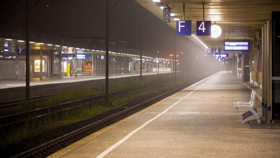 The main railway is deserted in the morning.  The train drivers' union GDL has called on its members to go on strike at Deutsche Bahn.  © dpa-Bildfunk Photo: Moritz Frankenberg