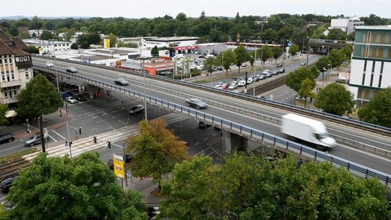 Die Südschnellweg-Brücke in Hannover-Döhren. © dpa-Bildfunk Foto: Holger Hollemann