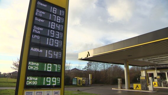 Eine Tankstelle in Hoya bietet Klima-Diesel an. © NDR 