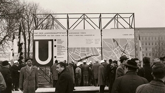 Aufsteller zum Bau einer U-Bahn-Station. © ÜSTRA Archiv Foto: Wilhelm Hauschild