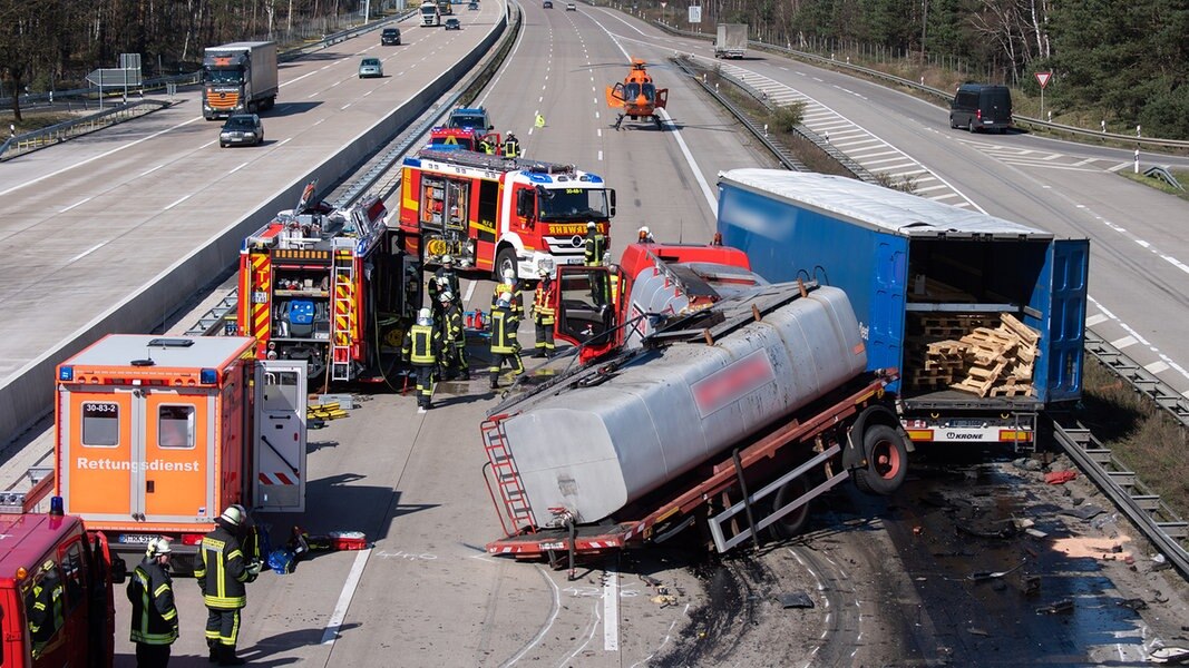 schwerer-lkw-unfall-auf-der-a7-richtung-hamburg-ndr-de-nachrichten