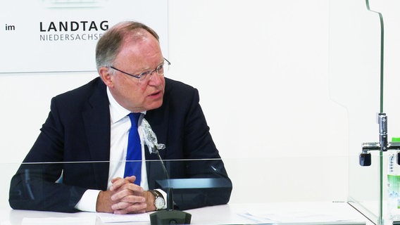 Ministerpräsident Stephan Weil (SPD) beil der Landespressekonferenz Niedersachsen. © NDR 