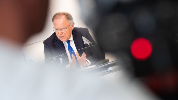 Ministerpräsident Stephan Weil (SPD) beil der Landespressekonferenz Niedersachsen. © picture alliance / dpa Foto: dpa / Julian Stratenschulte