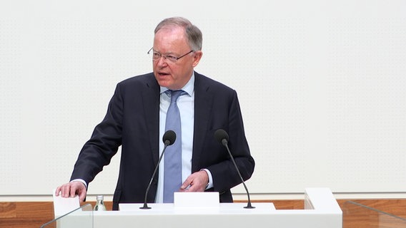 Ministerpräsident Stephan Weil (SPD) gibt im Landtag eine Regierungserklärung ab. © NDR 