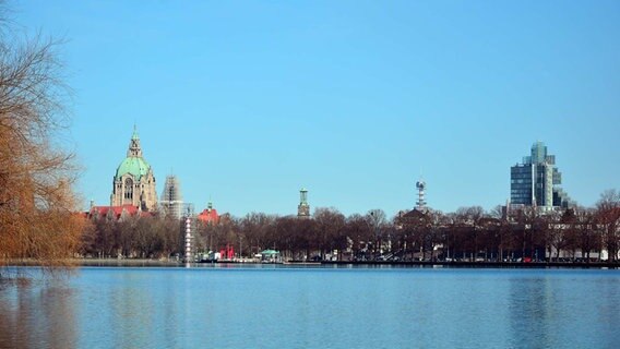 Der Maschsee und das Rathaus in Hannover. © NDR Foto: Frank Radel