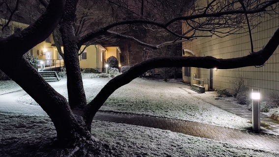 Schnee liegt am Morgen im Innenhof des Landesfunkhauses in Hannover © NDR Foto: Wolfgang Kurtz