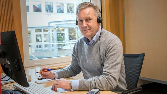 Bundespräsident a.D. Christian Wulff nimmt an der Spendenaktion "Hand in Hand" teil. © Axel Herzig Foto: Axel Herzig