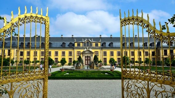 Eingangsportal Galerie-Gebäude am Schloss Herrenhausen © World travel images/fotolia Foto: World travel images