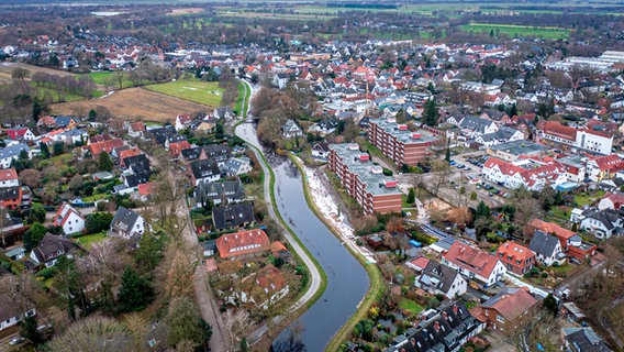 Häuser im Hochwassergebiet in der Gemeinde Lilienthal bei Bremen. © dpa-Bildfunk Foto: Sina Schuldt