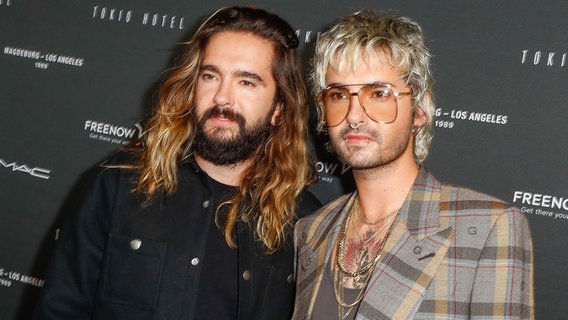 The brothers Tom (left) and Bill Kaulitz are standing next to each other.  © picture alliance/dpa |  Gerald Matzka Photo: Gerald Matzka