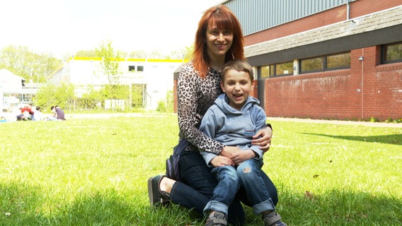 Lidiia Kravchuk und ihr vierjähriger Sohn Wolodymyr. © NDR Foto: Tullio Puoti
