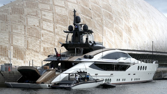 Die Jacht "Lady M" liegt in Glasgow auf dem Fluss Clyde. © Andrew Milligan/PA Wire/empics Foto: Andrew Milligan