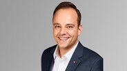 Der Landtagswahl-Kandidat Maximilian Schmidt (SPD) im Porträt. © SPD 