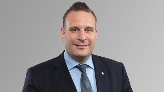 Der Landtagswahl-Kandidat Oliver Schatta (CDU) im Porträt. © CDU 