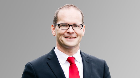 Der Landtagswahl-Kandidat Grant Hendrik Tonne (SPD) im Porträt. © SPD 