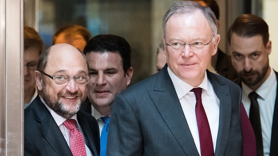 Martin Schulz, Hubertus Heil und Stephan Weil von der SPD. © DPA bildfunk Foto: Bernd von Jutrczenka