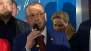 Stefan Marzischewski (AfD) bei einer Pressekonferenz zur Landtagswahl. © NDR 