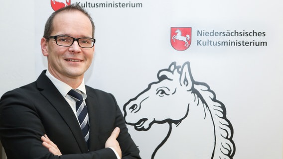 Minister Tonne (SPD) im Portrait. © Niedersächsisches Kultusministerium 