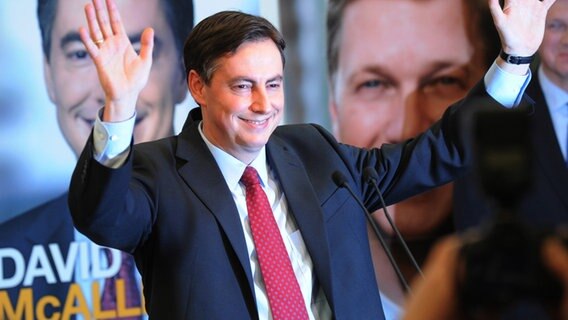 Ministerpräsident David McAllister (CDU) während einer Pressekonferenz nach der Verkündung des Wahlergebnis. © dpa - Bildfunk Foto: Holger Hollemann