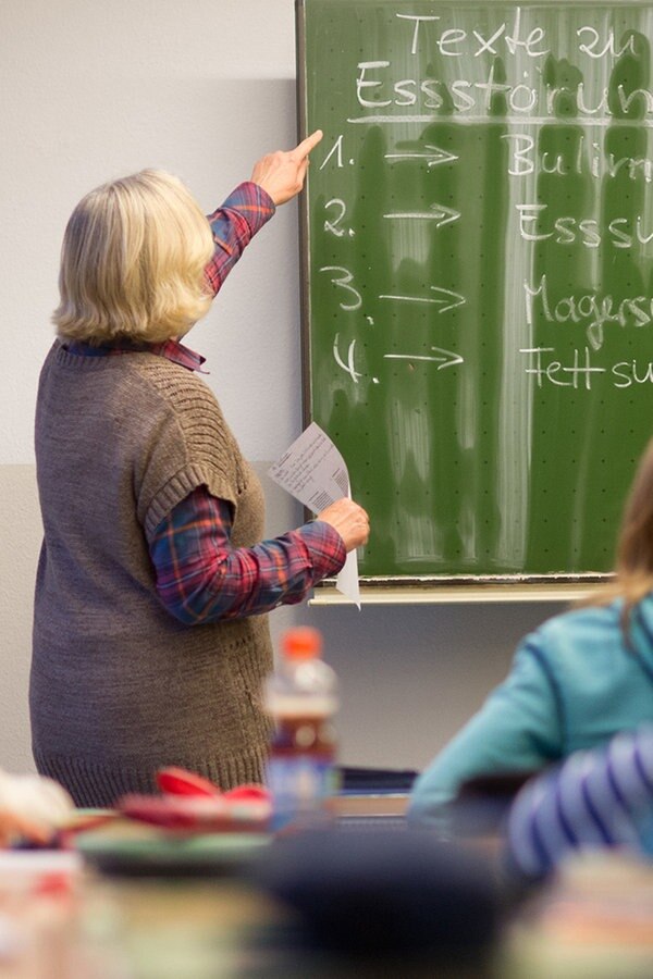 Lehrerin Mutter Kostuem Kuessen