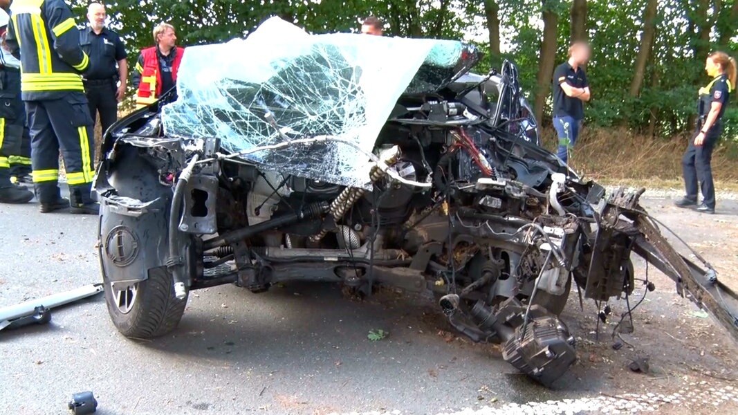 Landkreis Cloppenburg: 19-Jähriger stirbt bei Verkehrsunfall.