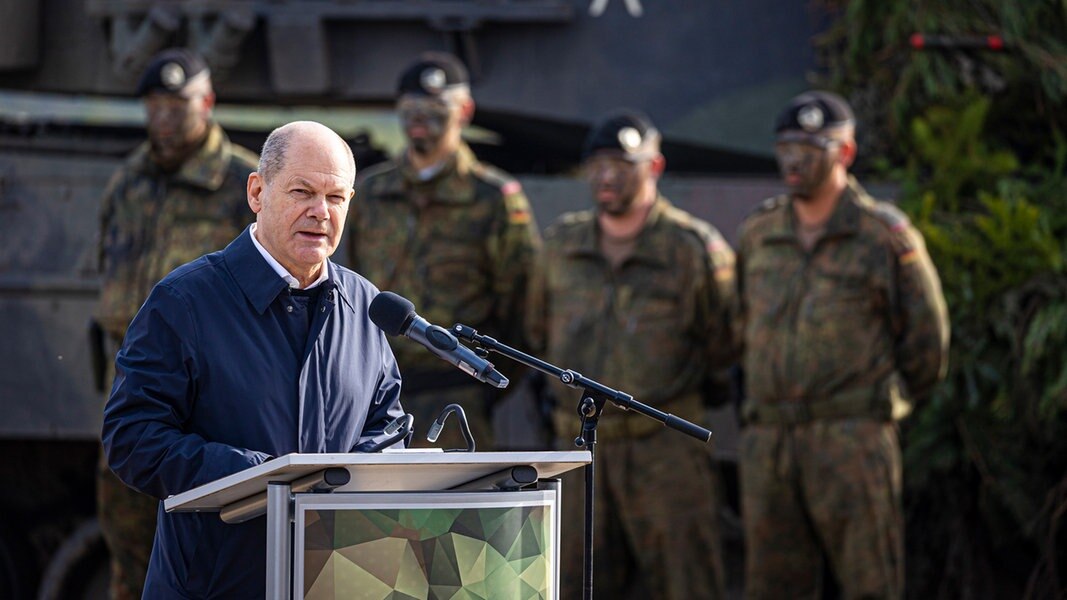 Olaf Scholz besucht Marinestützpunkt in Rostock