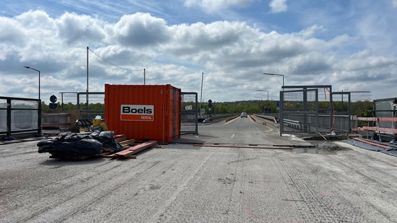 Die Zufahrt zur Baustelle auf der Decatur-Brücke. © NDR Foto: Marlene Kukral