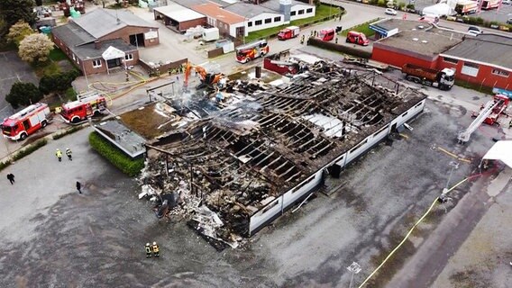 Ein Luftbilder der ausgebrannten Disco "Studio 78" in Walsrode. © TelenewsNetwork Foto: Fernando Martinez