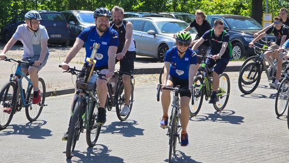 Teilnehmende Radfahrer bei einer Radtour von Kiew nach Straßburg. © BBS Walsrode Foto: Jairo Nordmann