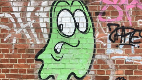 Ein Graffiti mit einem grünen Geist in Lüneburg © NDR Foto: Domink Semrau