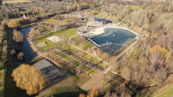 Die Aufnahme zeigt das Winsener Naturbad von oben. © Stadt Winsen (Luhe) / Gregor Szielasko Foto: Gregor Szielasko
