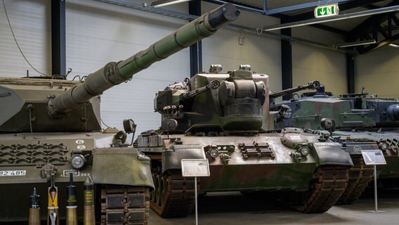 Ein Flugabwehrkanonenpanzer der Bundeswehr vom Typ Gepard steht im Deutschen Panzermuseum Munster. © Philipp Schulze/dpa 