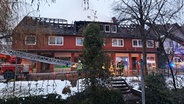 Ein Mehrfamilienhaus in Rotenburg nach einem Brand © Polizeiinspektion Rotenburg 