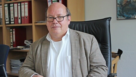 Der Kriminologe Professor Rafael Behr. © NDR Foto: Lars Gröning