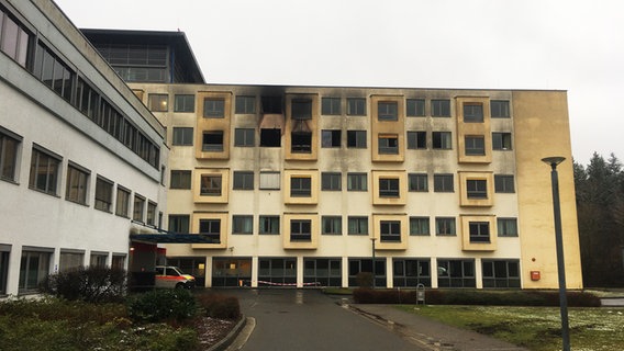 Das Helios-Klinikum in Uelzen am Tag nach dem Brand © NDR Foto: Regina Hamborg